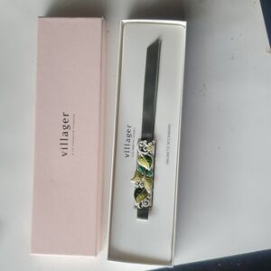 Liz Claiborne Villager Sparkling Butterfly Magnetic Bookmark With Open Box Green